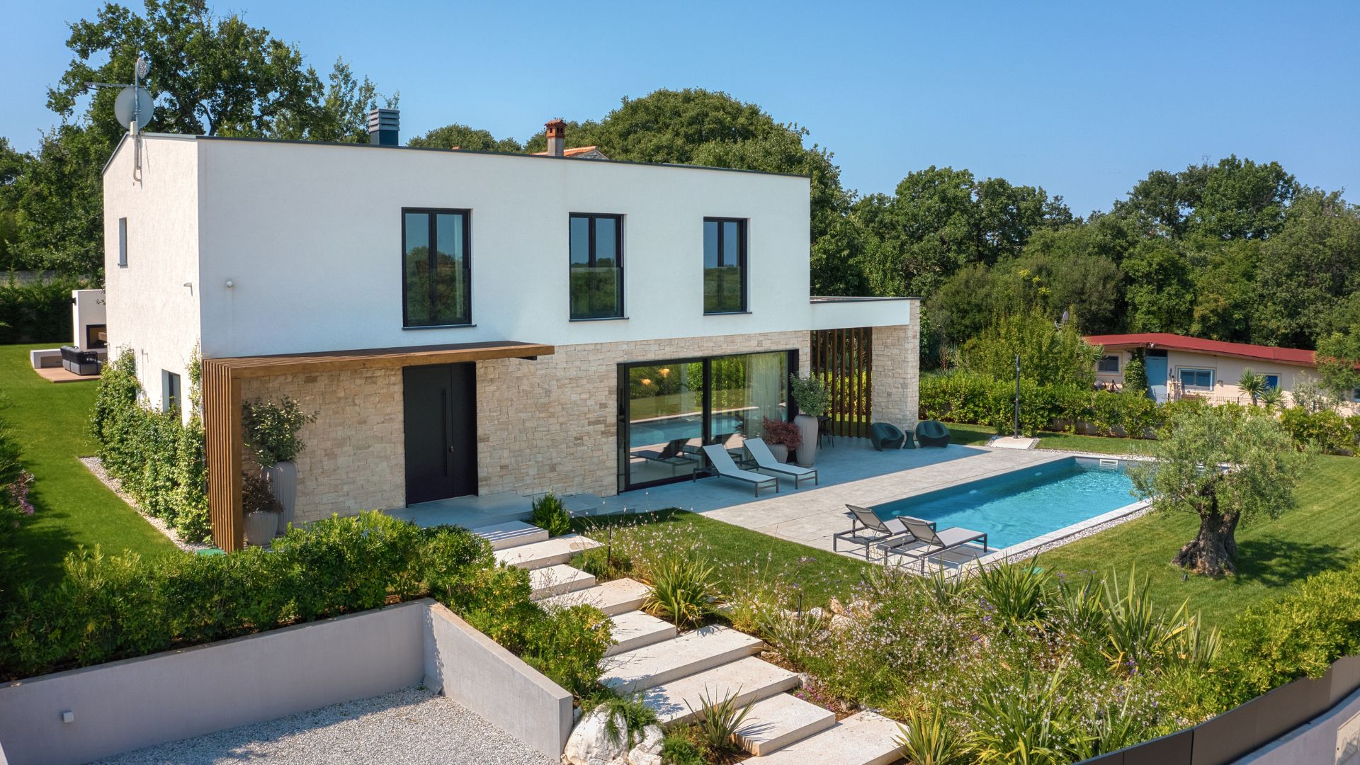 Modern fully furnished villa with pool in Poreč