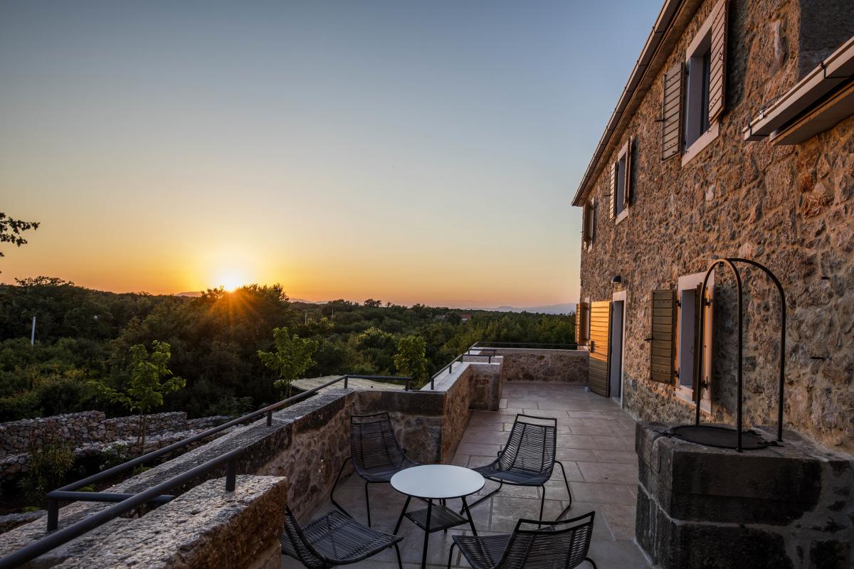 Prekrasna kamena vila s bazenom - otok Krk
