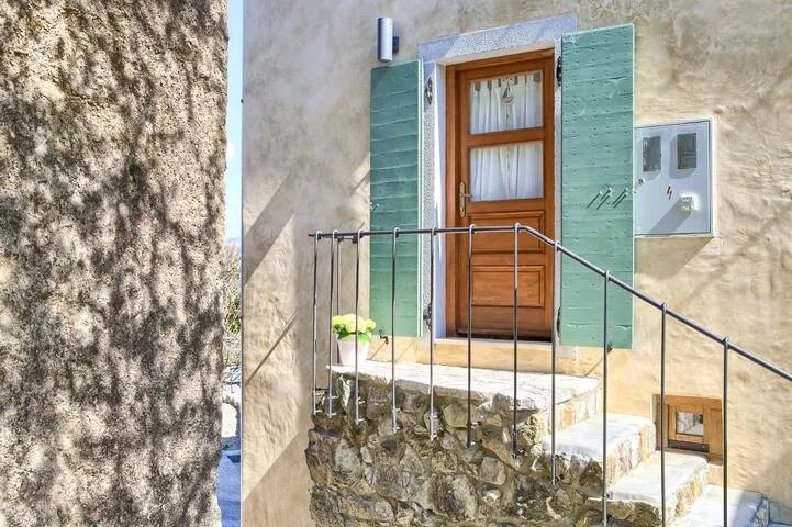 Šarmantna mediteranska kuća s 3 spavaće sobe - Krk