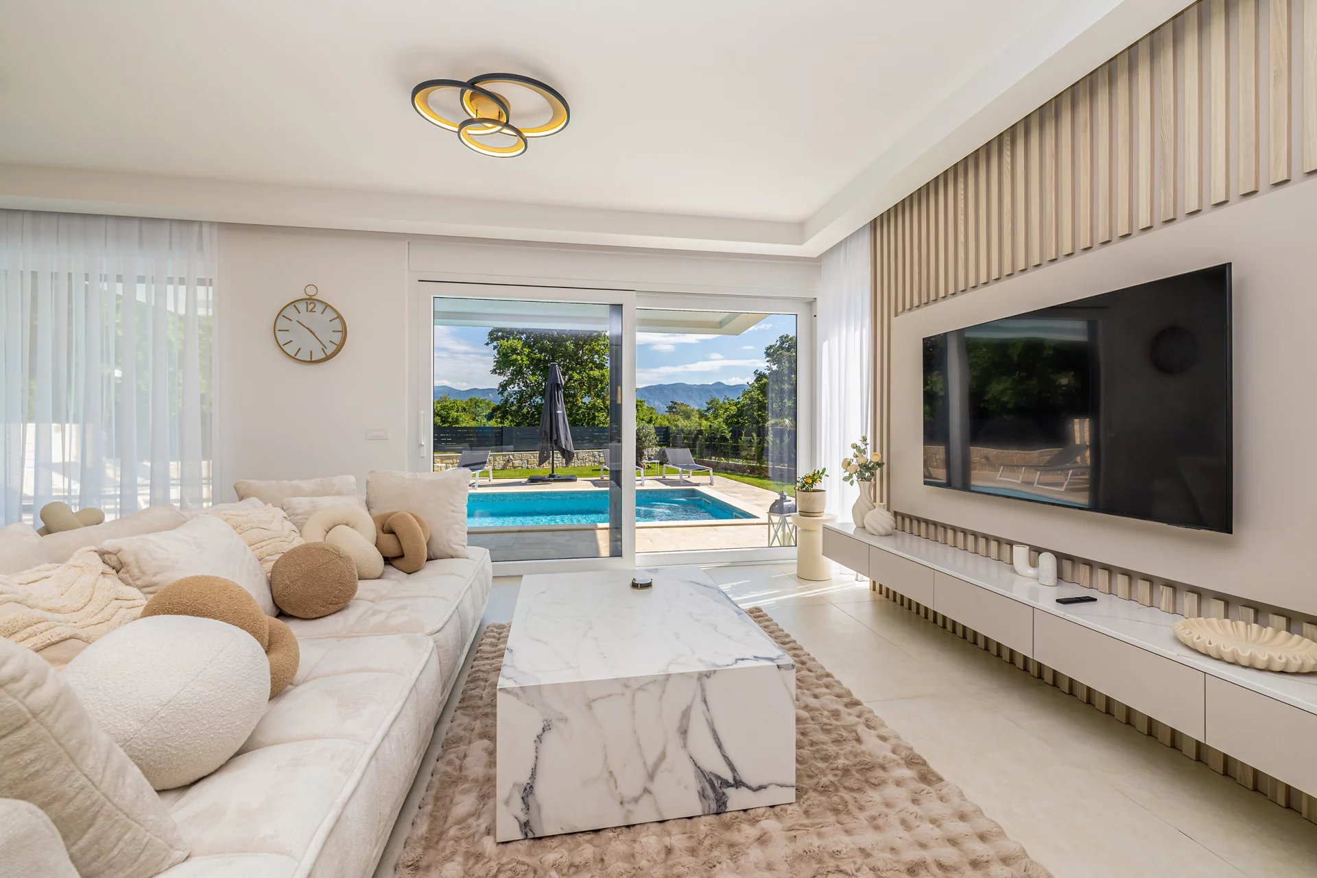 Semi-detached house with private pool, fully furnished and move-in ready – Island of Krk