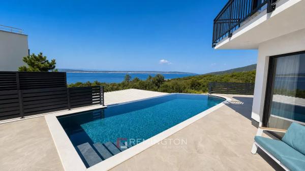 House with a pool and sea view - Crikvenica