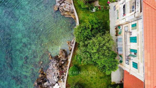 Waterfront apartment in a historic villa on Opatija Riviera