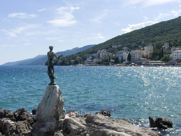 Fully renovated top-floor waterfront apartment in the heart of Opatija