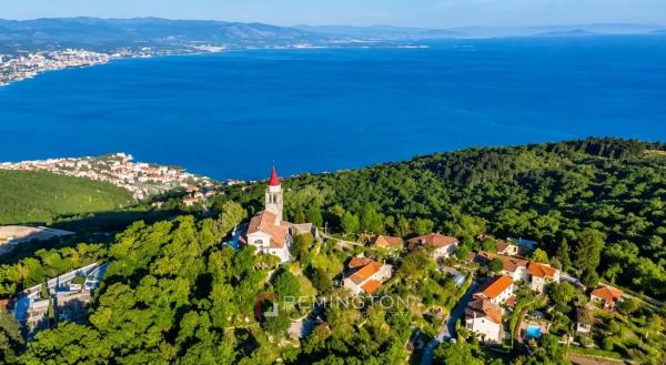 Stavební pozemek s výhledem na moře s rozestavěnými pozemky - Veprinac