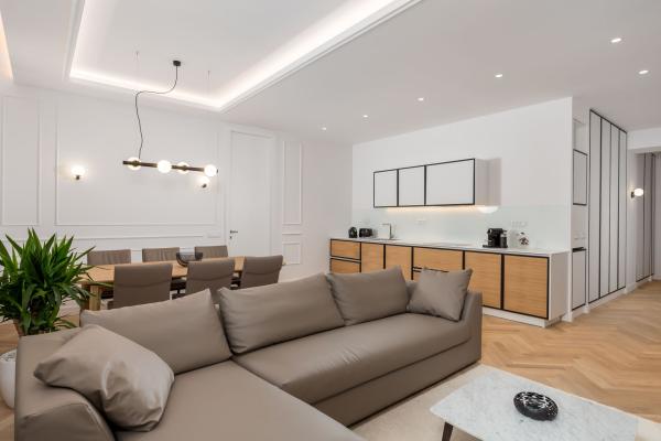 Elegantni život uz more: Renovirani povijesni stan s premium interijerom - Opatija