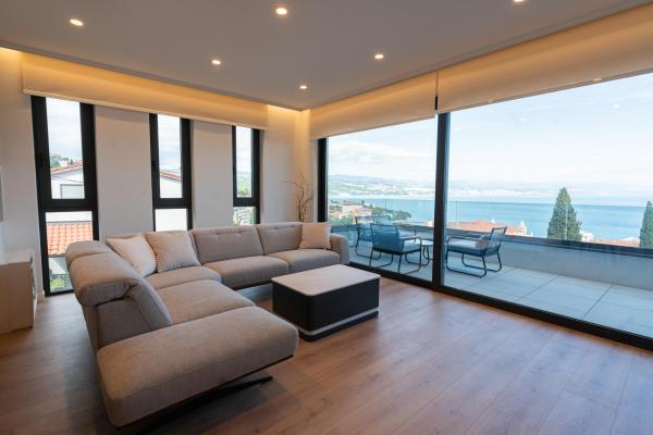 Apartment with sea view in historic center of Opatija - "move in ready"