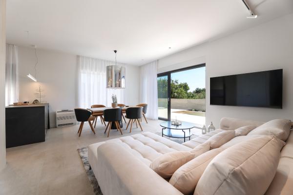 Moderna dvojna vila 200 metara od mora s prekrasnim pogledom na more