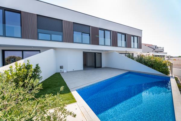 Moderne Maisonette-Wohnung mit Pool auf der malerischen Insel Pag