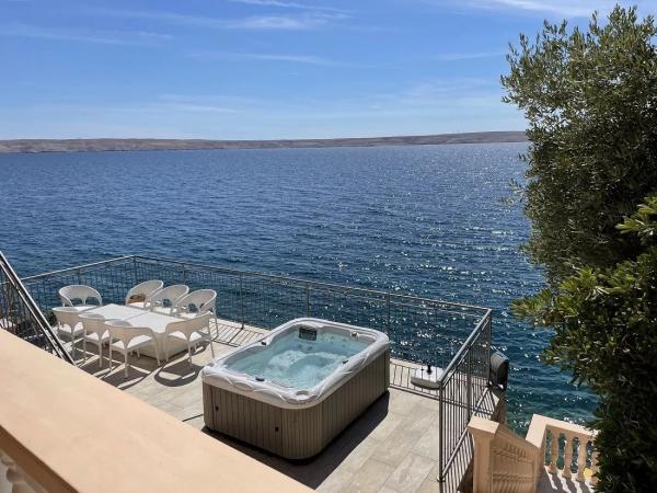 Dom z widokiem na wodę i bezpośrednim dostępem do plaży