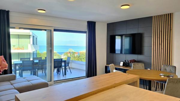 Modern apartment with private pool and sea views, 300 meters from the coast - Malinska, Krk