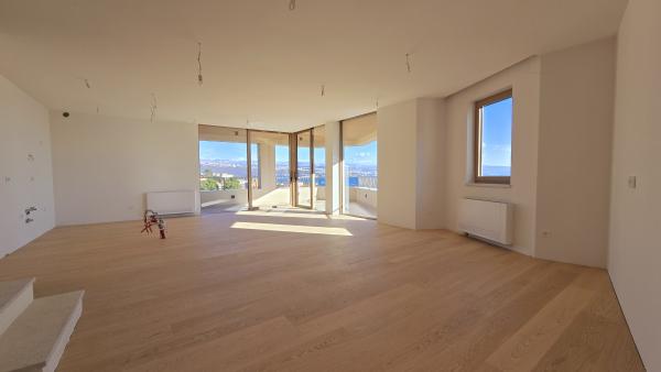 Penthouse with a rooftop pool and panoramic view – Opatija