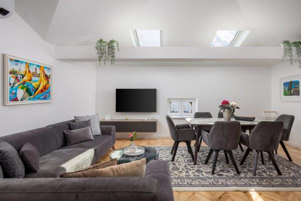 Charming two-bedroom waterfront apartment – Opatija