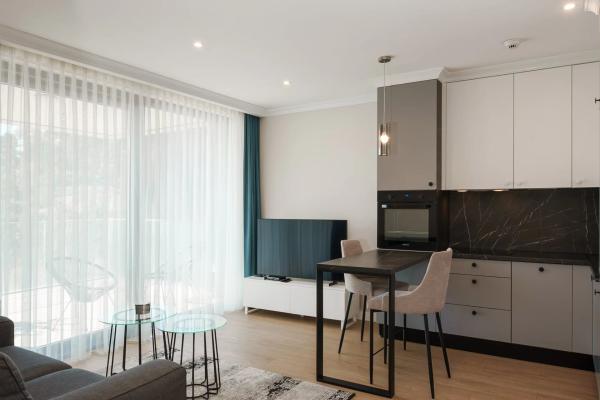 Moderan jednosobni stan s terasom i pogledom na more za najam u srcu Opatije