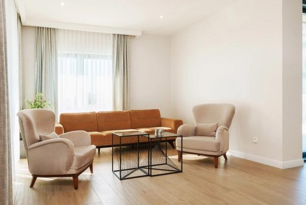 Moderan trosobni stan s terasom i pogledom na more za najam u srcu Opatije