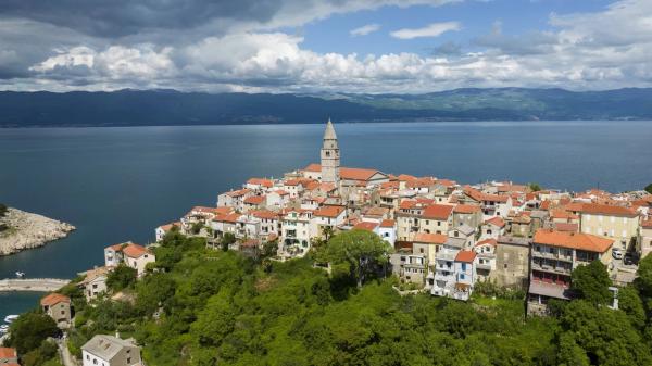 Участок под застройку с видом на море - остров Крк