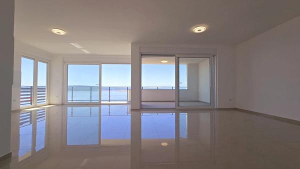 Three-bedroom apartment with panoramic sea view – Crikvenica