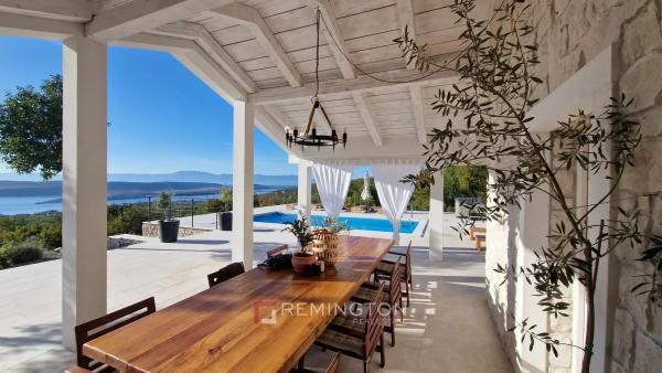 Mediterranean oasis with panoramic views of Kvarner – Villa with pool and 3 bedrooms
