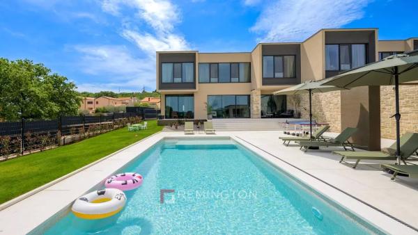 Moderna dvojna kuća s bazenom u mirnom okruženju - Rovinj