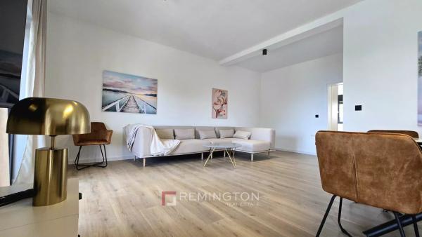 Dvosobni stan za najam s pogledom na more, terasom i zajedničkim bazenom - Lovran