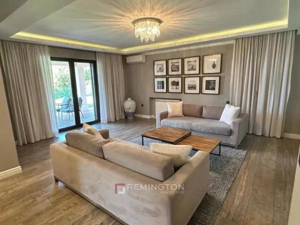 Obiteljska kuća pogledom na more, garažom, bazenom i vrtom - Rijeka