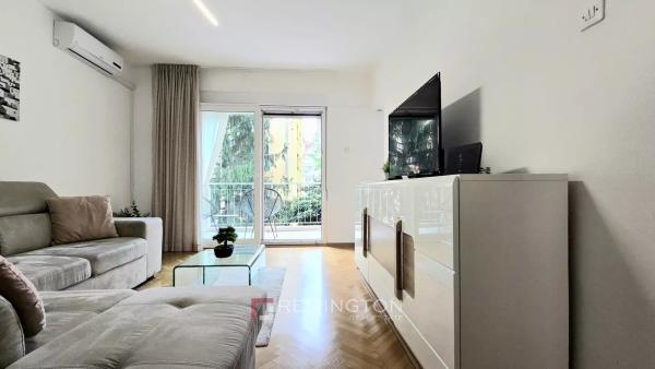 Dvosoban stan s dva balkona i garažom, blizu centra Opatije