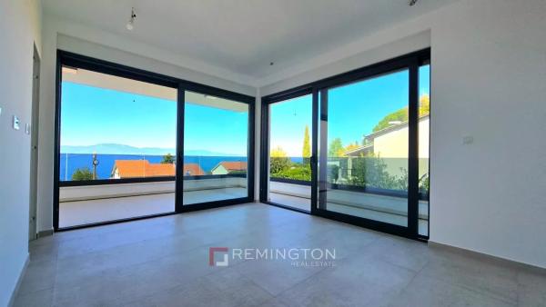 Modern semi-detached house with four bedrooms, sea view and a pool - Krk