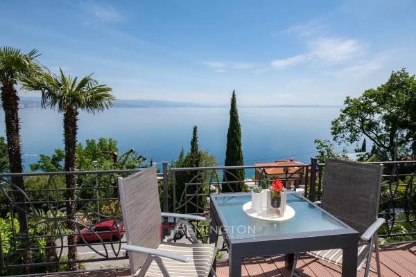 Spacious three-bedroom apartment with sea view and terraces - Opatija