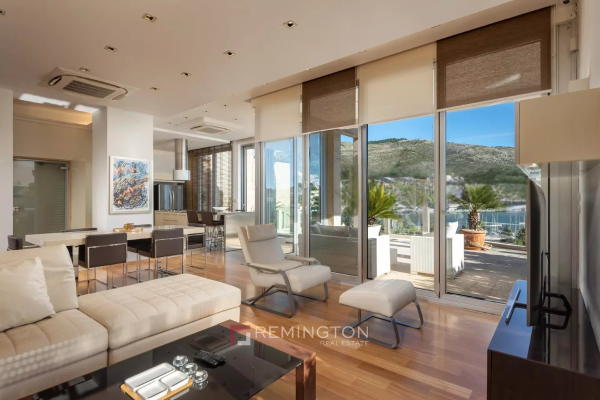Život u stilu - penthouse s krovnim bazenom i panoramskim pogledom, Dubrovnik