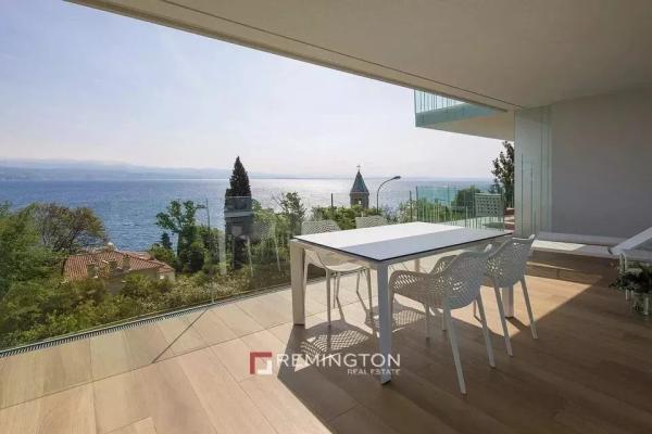 One-bedroom apartment with panoramic sea views, shared pool and two garage parking spaces - Opatija