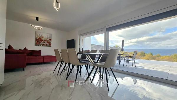 Modern duplex apartment with a beautiful sea view and a heated pool - Krk