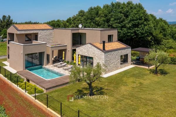 Contemporary villa with wellness area and vineyard views near Poreč