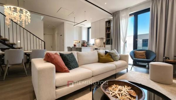 Modern kétszintes apartman tengerre néző kilátással, 500 méterre a tengertől