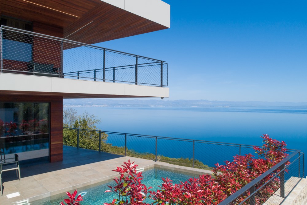 Moderne Villa mit Meerblick