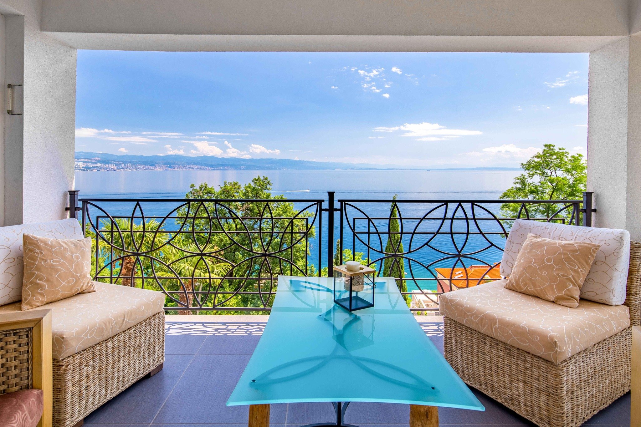 Three-bedroom duplex apartment with sea view