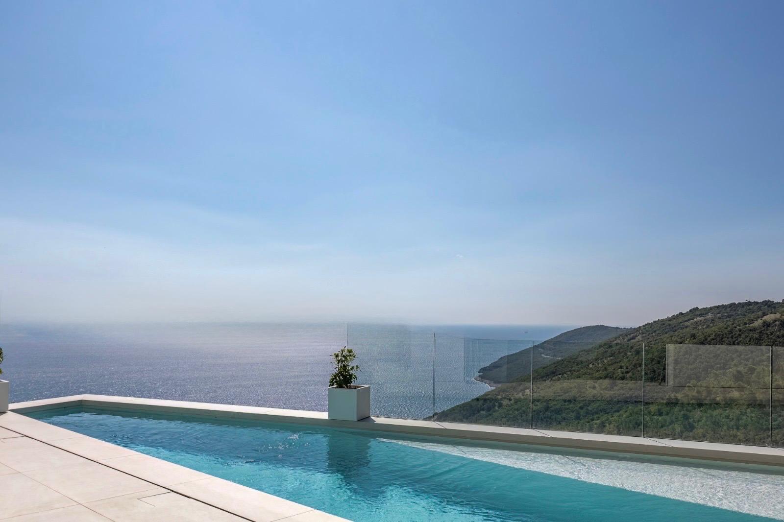 Einzigartige moderne Villa mit Innen- und Außenpool – Opatija Riviera