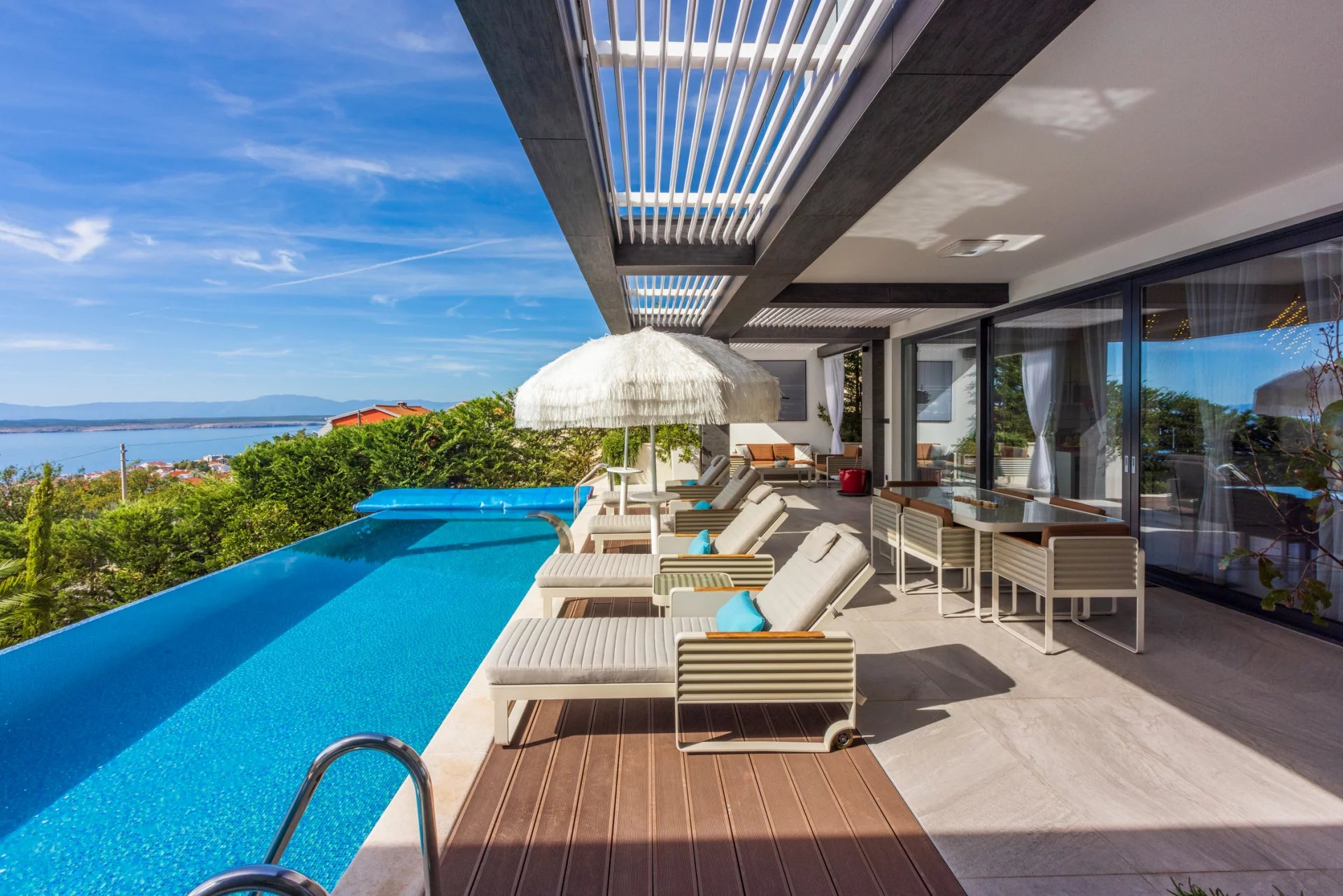 Современная вилла с панорамным видом, подогреваемым бассейном и сауной — Цриквеница