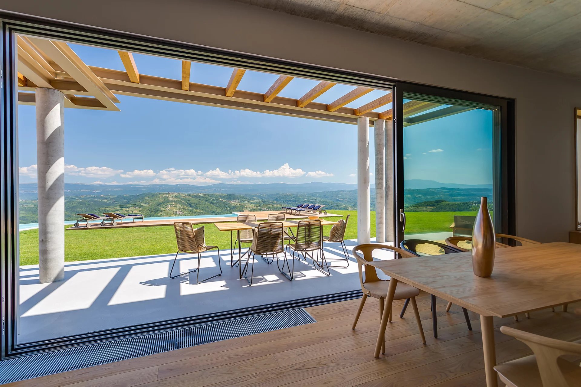 Роскошная вилла с пейзажным бассейном и 12 000 м² уединения — Истрия