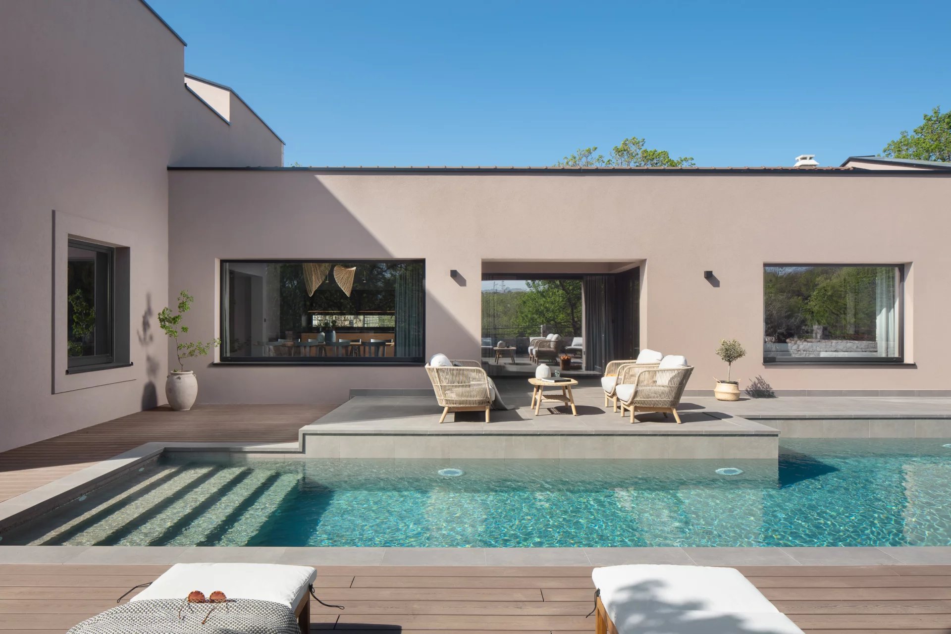 Moderna vila s bazenom i rustikalnim šarmom na Krku